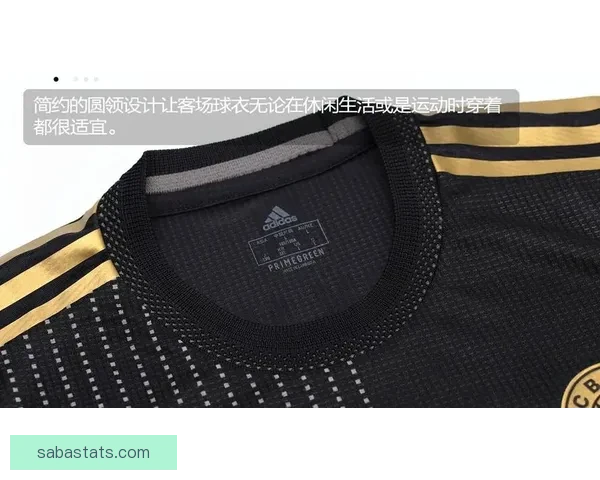 拜仁新赛季主场球衣亮相红白经典配黑色条纹战巴黎首秀